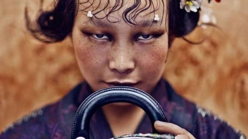 ディオールの「小さな目」の写真に批判、写真家が謝罪　中国