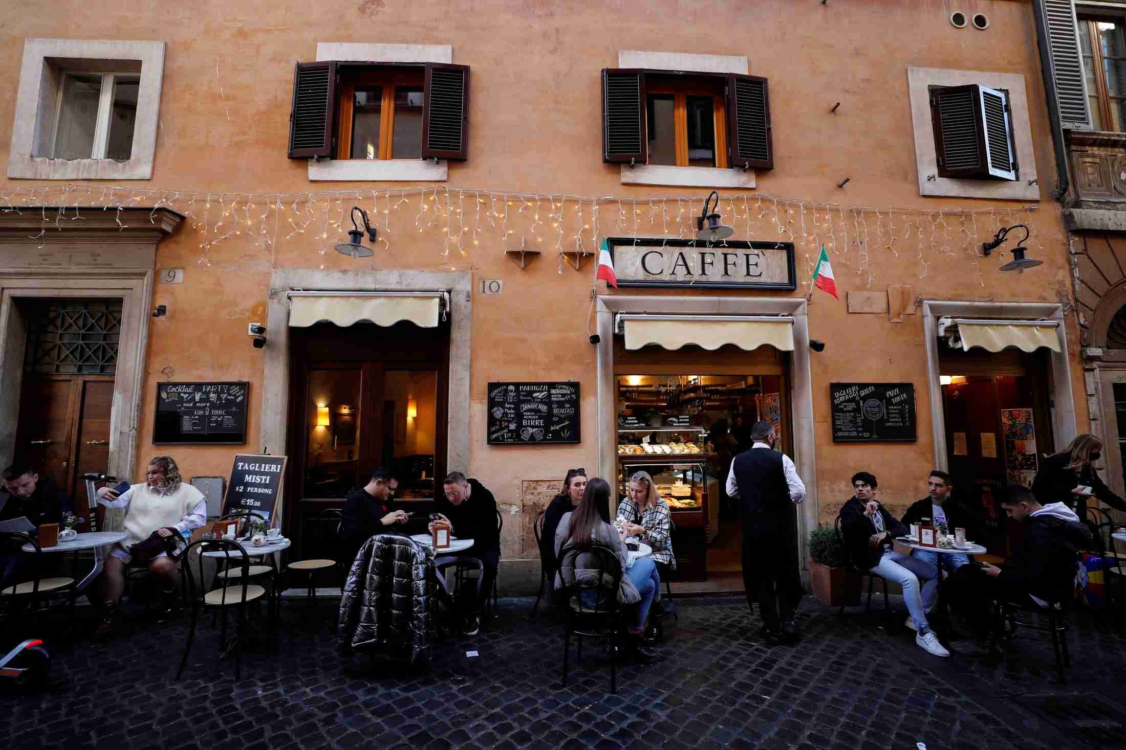 イタリア、ワクチン未接種者への規制厳格化　接種義務対象も拡大（ロイター） - Yahoo!ニュース