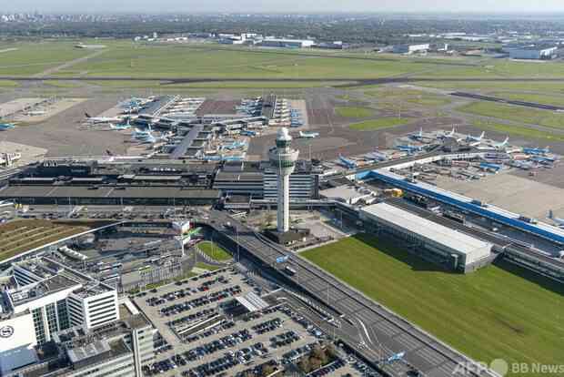 News Digest - オランダ、南ア発航空便の乗客61人コロナ陽性と発表