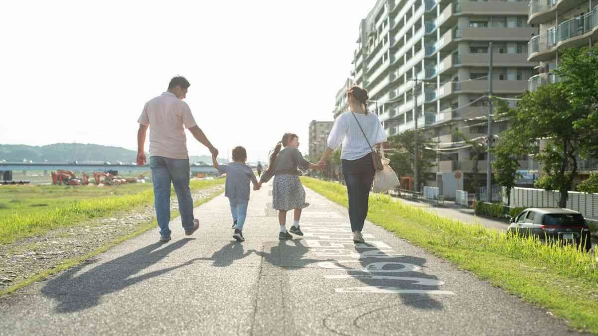 ｢子どもがいる人ほど幸福度が低い｣子育て期を過ぎてもその傾向が続く深刻な理由