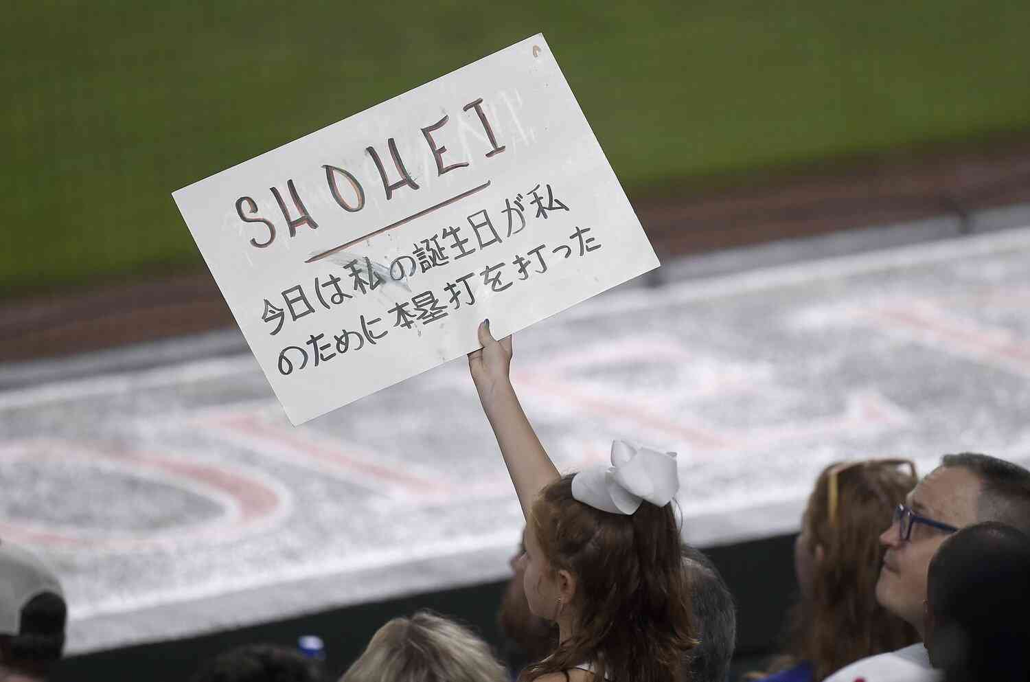 大谷翔平の神イラストや“珍”応援ボードが面白すぎ 「アロハSHOHEI」「私の誕生日が本塁打を打った」