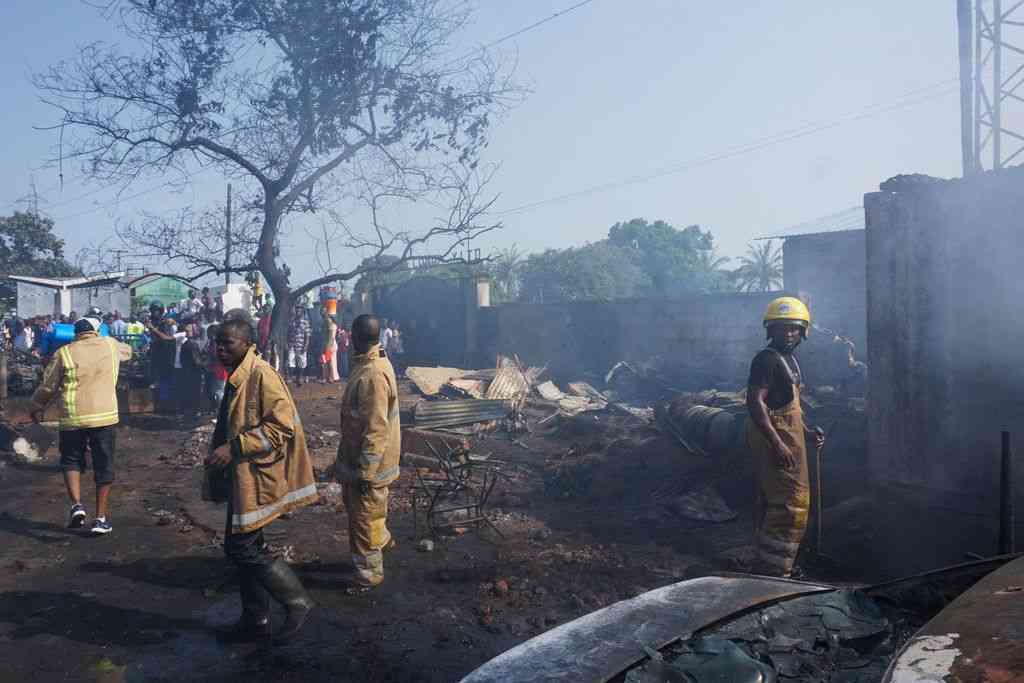 タンクローリーが爆発、９９人死亡　１００人以上けが―シエラレオネ：時事ドットコム