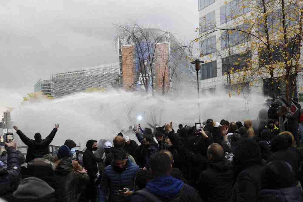 ベルギーでも大規模デモ　政府の感染対策強化に反発　3万5000人が参加（スポニチアネックス） - Yahoo!ニュース
