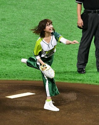 日本シリーズ第2戦で吉高由里子が始球式