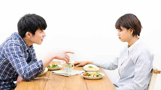 ひと口も食べないうちから塩を振りかける夫…食事にかかわる恨みは熟年まで残ります | ヨミドクター(読売新聞)