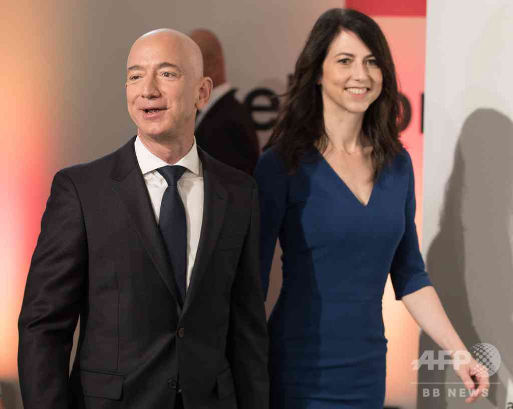 アマゾン創業者の恋人がレオナルド・ディカプリオにうっとり熱視線「世界一リッチな恋人がいるのに」批判殺到