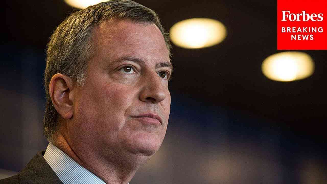 JUST IN: Bill de Blasio Institutes New Vaccine Mandate As Omicron Variant Spreads Throughout World - YouTube