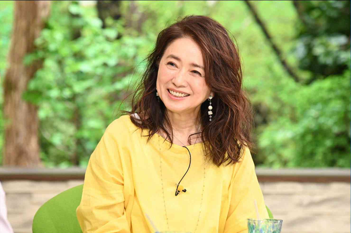 風吹ジュン、アラ古希の恋の着地点　年下経営者とギュッと手つなぎデート