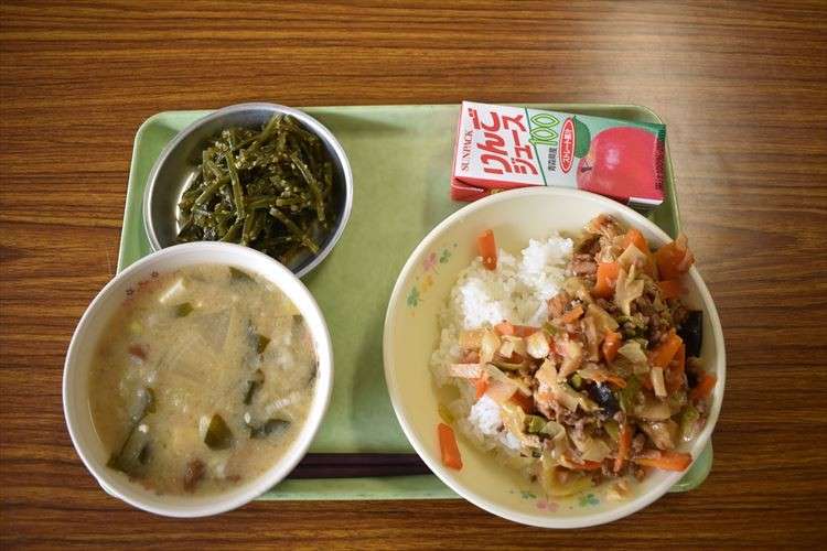 「ヴィーガン給食」採り入れた公立小学校　みんなで食べられ、みんながおいしい