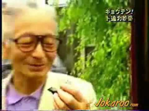 ナメクジを食べるムツゴロウさん - YouTube