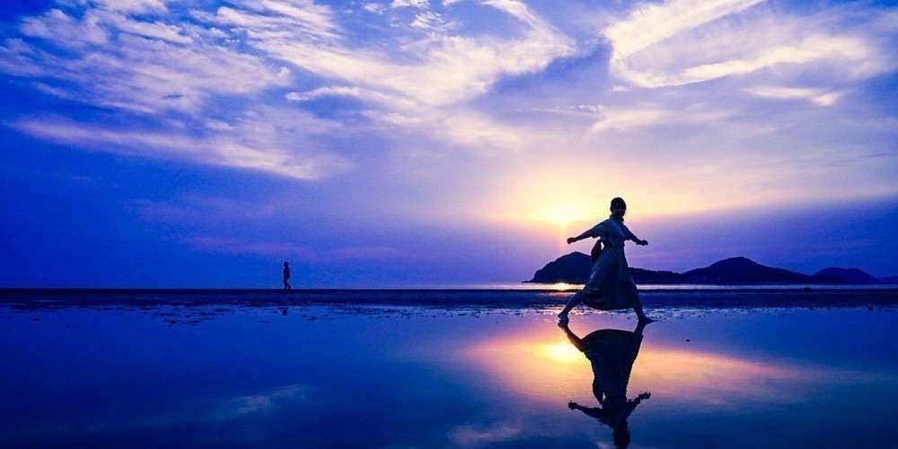 日本のウユニ塩湖♡幻想的な”天空の鏡”香川県「父母ヶ浜」へ行こう♪ | icotto（イコット）