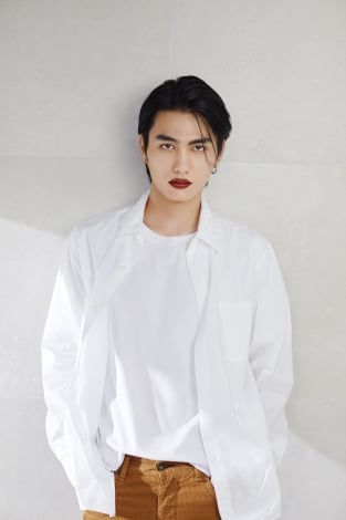 大平修蔵、メイベリンリップのビジュアルモデルに起用