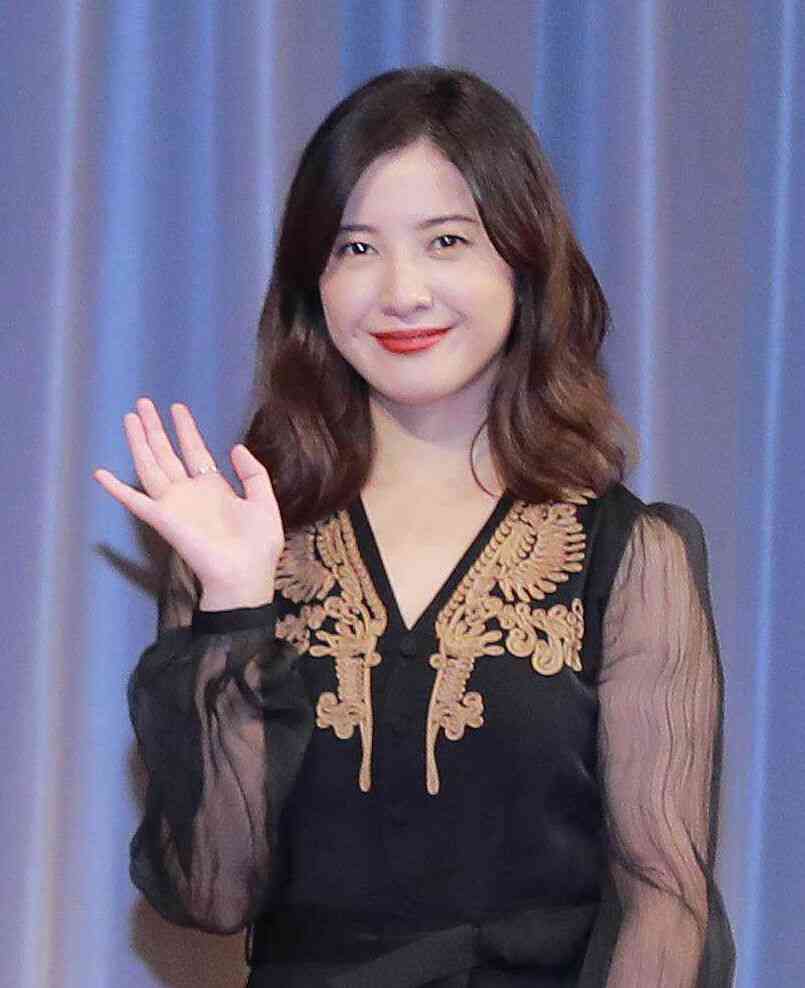日本シリーズ第２戦で吉高由里子が始球式 : スポーツ報知