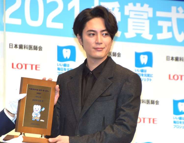 間宮祥太朗、役柄“コワモテ”多めもベストスマイル賞受賞　阪神強く笑顔が多めの1年に | ORICON NEWS