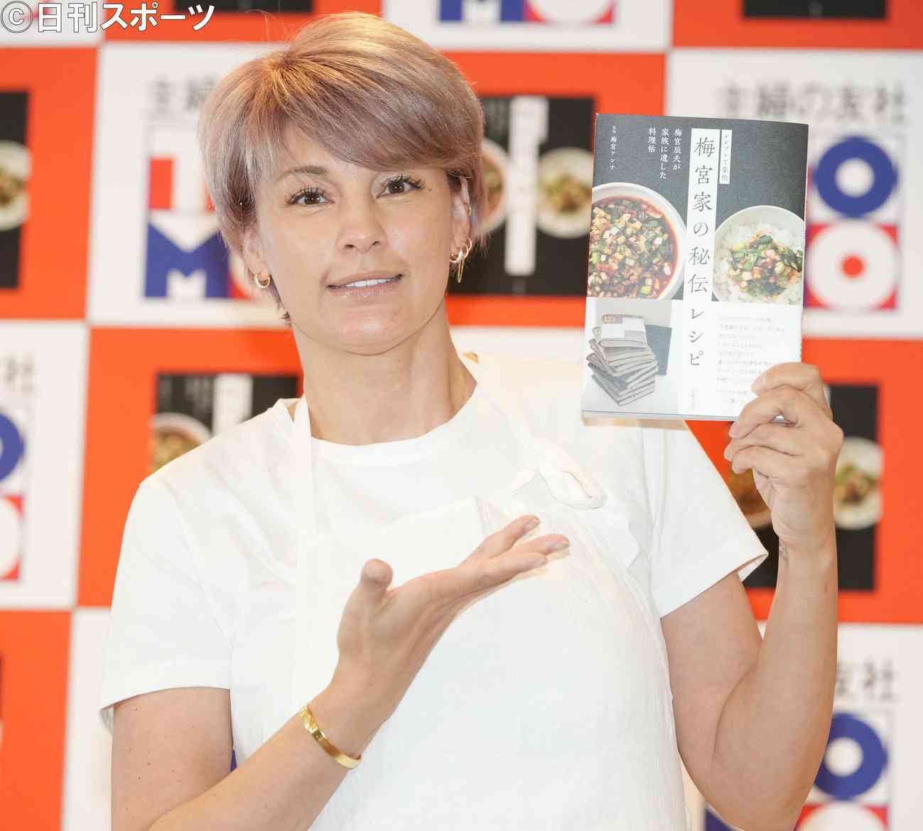 梅宮アンナ「父の料理のことばかり思い出して」料理本PRで涙