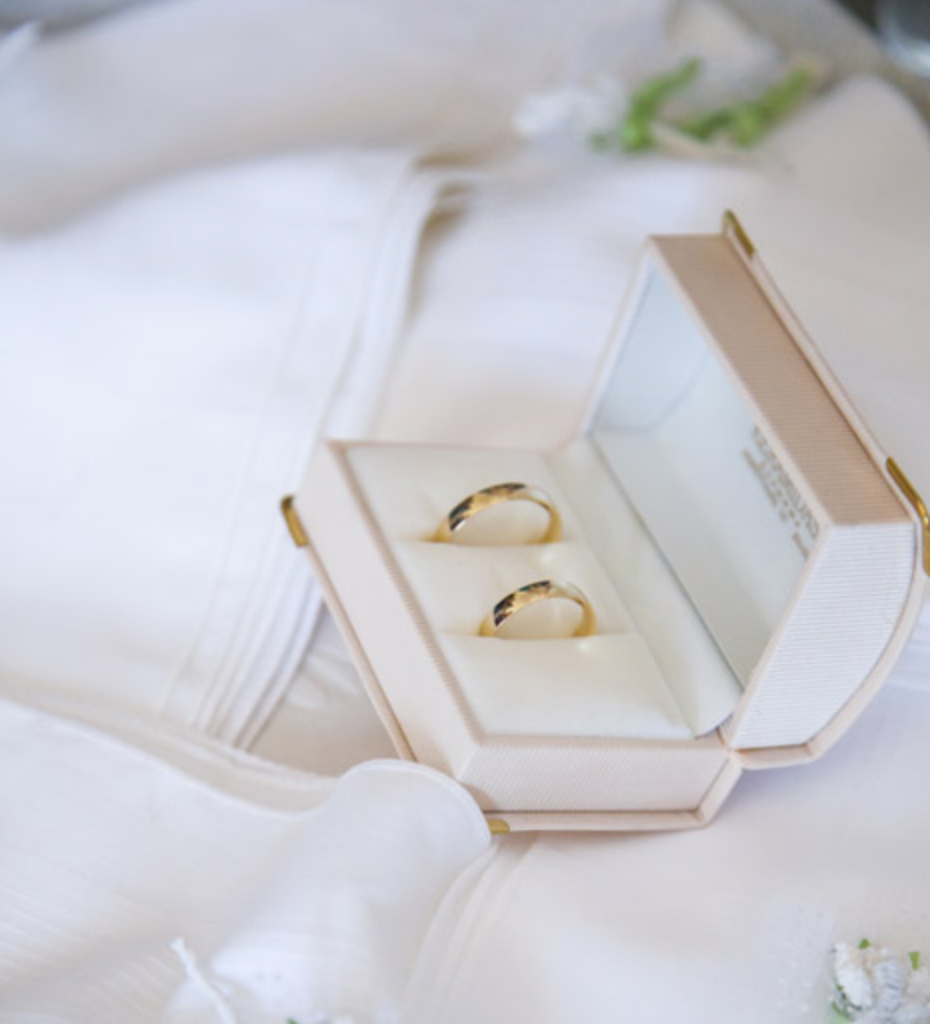 結婚指輪は石あり？石なし？