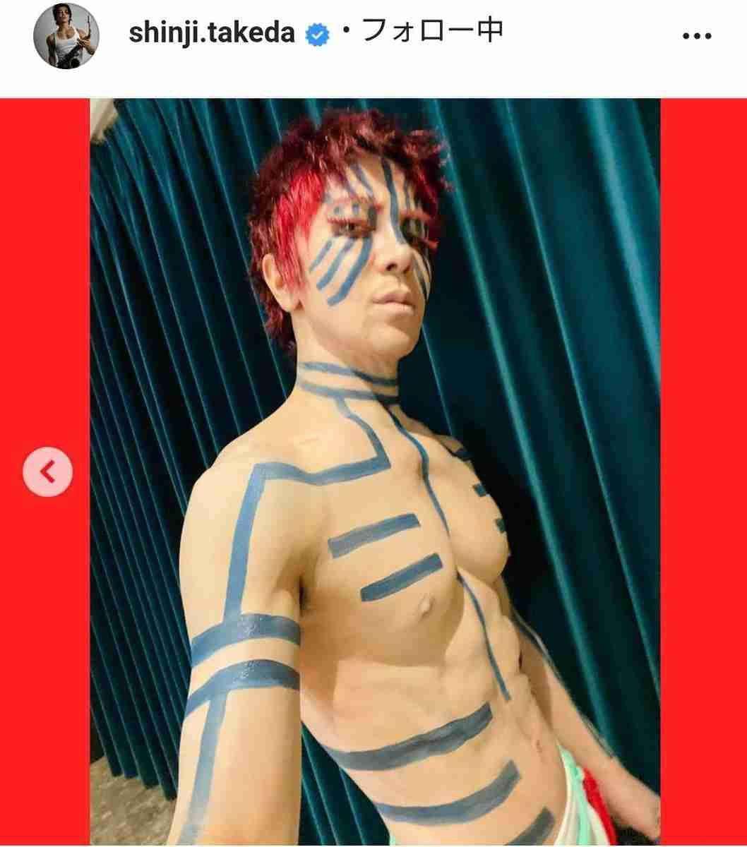 ムロツヨシ、「鬼滅の刃」猗窩座コスプレを披露「ムロ座ですね!」「クオリティがすごい」と反響