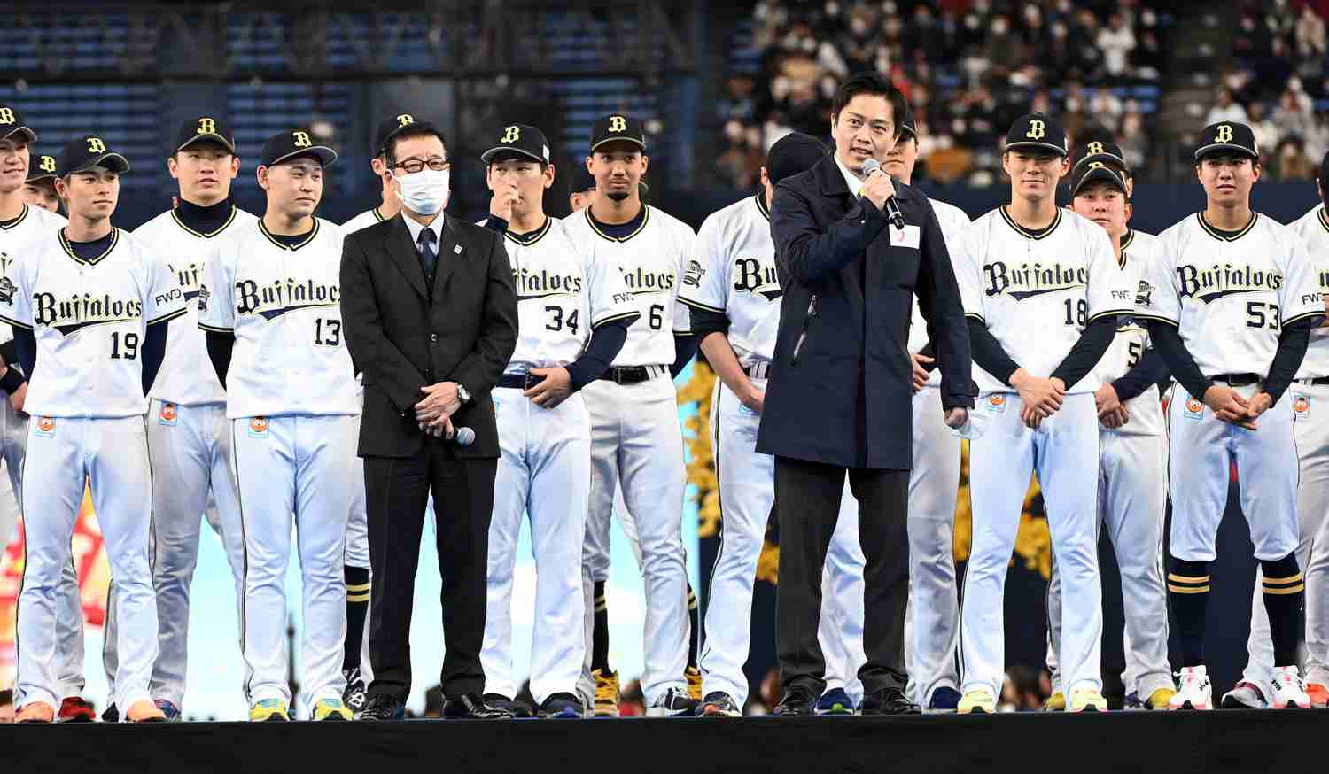 吉村知事、Ｔ岡田のバット紛失告白　「またいただけたら。請求は大阪市に」（日刊スポーツ） - Yahoo!ニュース