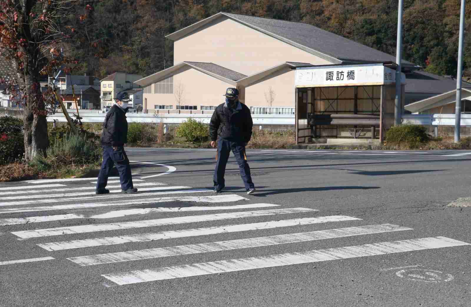 集団登校中の小学生の列に車突っ込む　2人が軽傷　運転の女「ぼうっとしていた」　兵庫