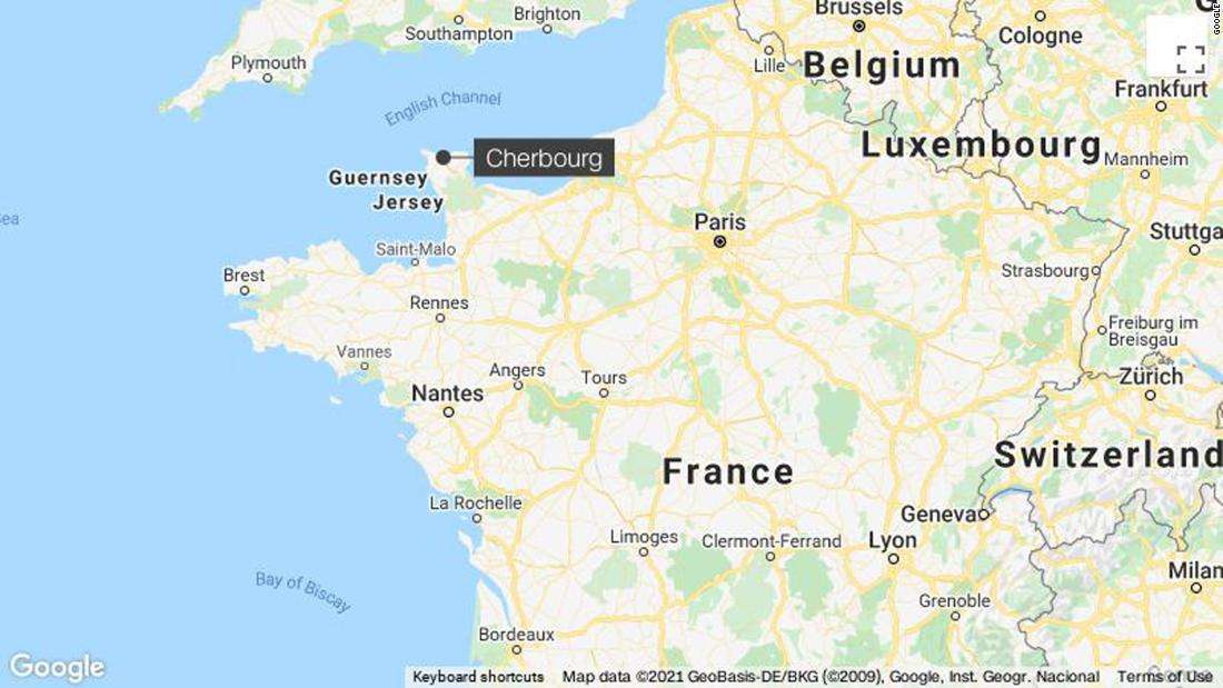「忍者」の格好した男、刀剣で警官襲撃試みる　仏警察が銃で対応（CNN.co.jp） - Yahoo!ニュース
