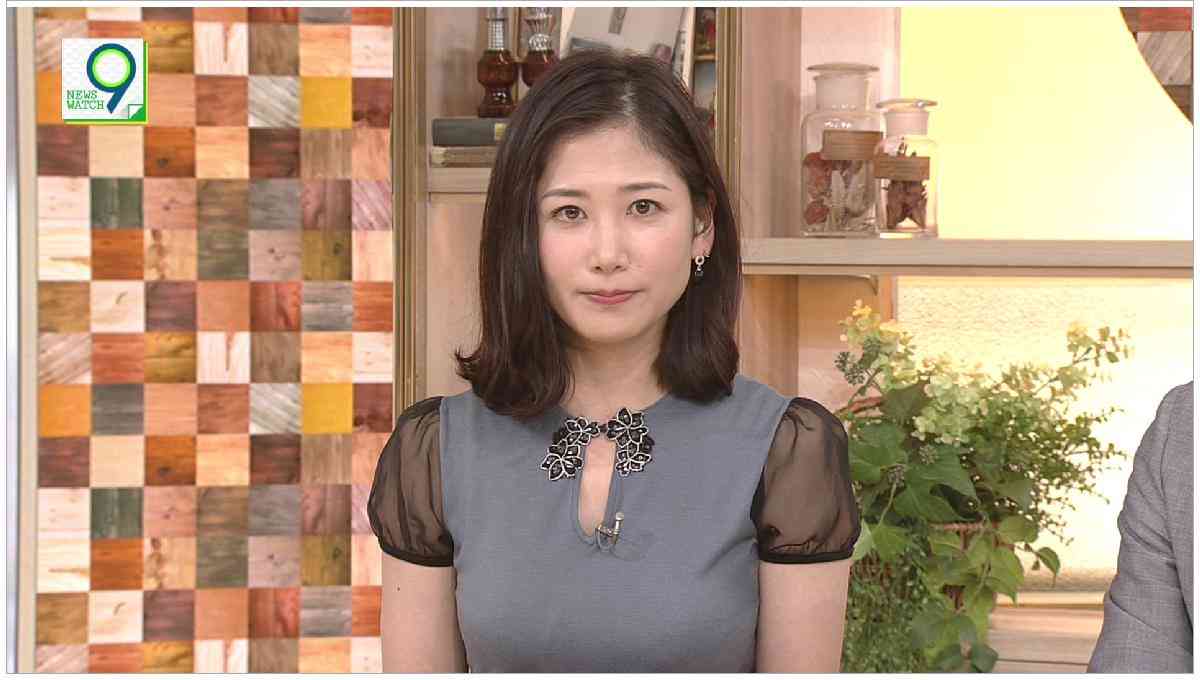 びっくりしたアナウンサーの服装。