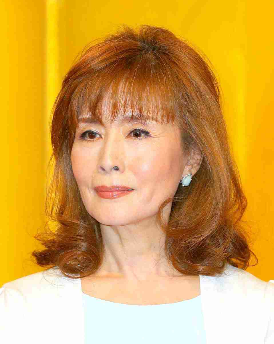 “奇跡の69歳”小柳ルミ子、180度開脚ショットに絶賛の嵐「驚異的すぎ」「お美しい」