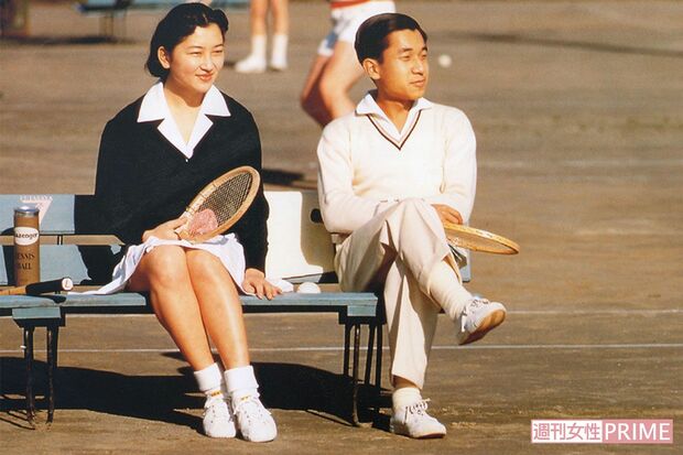 【祝・米寿】上皇さま「美智子さまと手繋ぎスケート」「白T短パン姿」、レア写真で振り返る60年（週刊女性PRIME） - Yahoo!ニュース