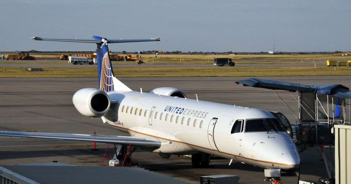Tバックを顔に装着し「これはマスク」。迷惑な乗客が飛行機から降ろされる | ハフポスト