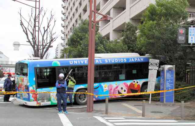 1階に保育園、マンション敷地にバス突っ込む…運転手「せき込んだ」