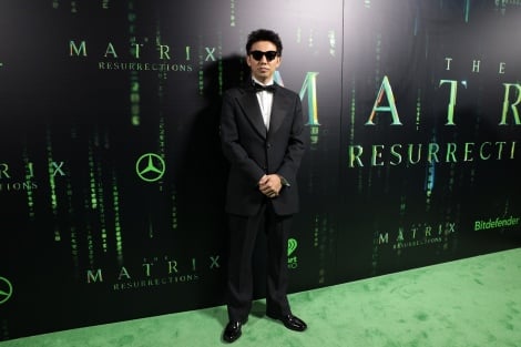 ピース綾部祐二、キアヌらと『マトリックス』新作の米プレミアに参加