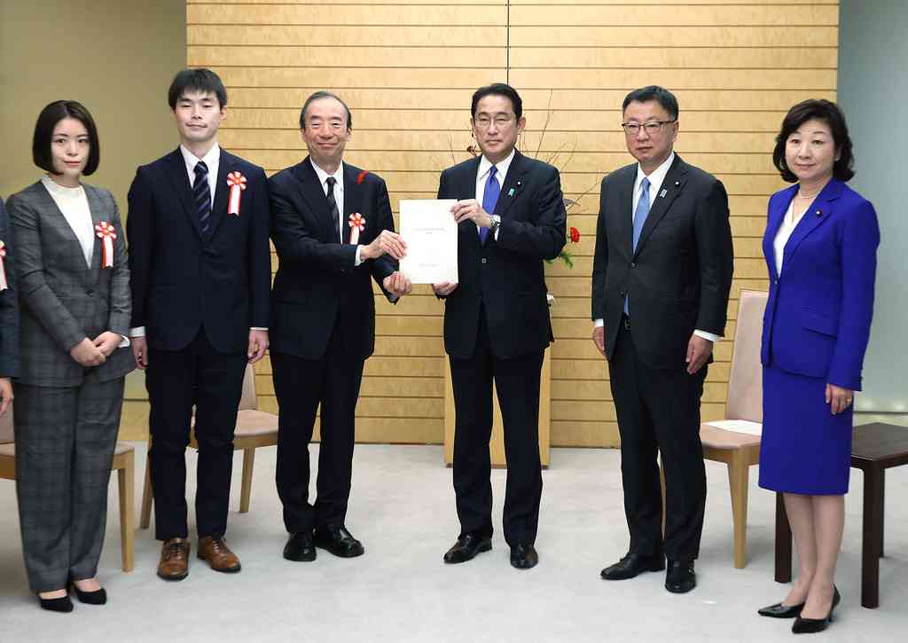 こども庁設置へ基本法策定　人員・財源確保求める　有識者会議（時事通信） - Yahoo!ニュース