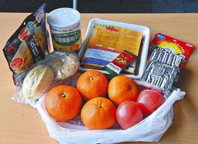 「先が見えません」年の瀬、無料の食品求めて続く都会の行列 「パンク寸前」悲鳴上げる支援団体