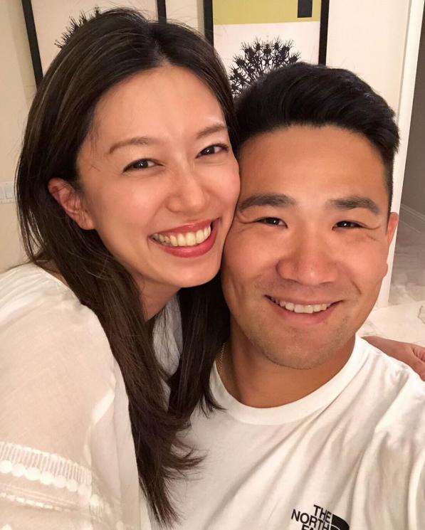 里田まい＆田中将大、頬寄せ密着2ショット公開　結婚記念日報告で祝福の声「憧れ夫婦」