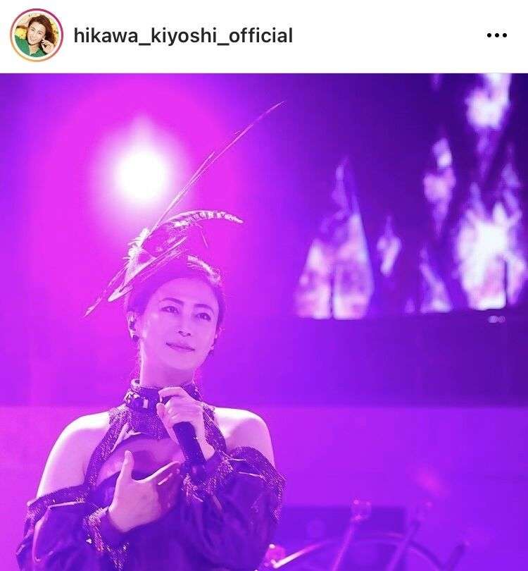 氷川きよし、肩出しドレス姿で思い「転生して、1人の人を真剣に愛した時に自分が何者かわかるの」