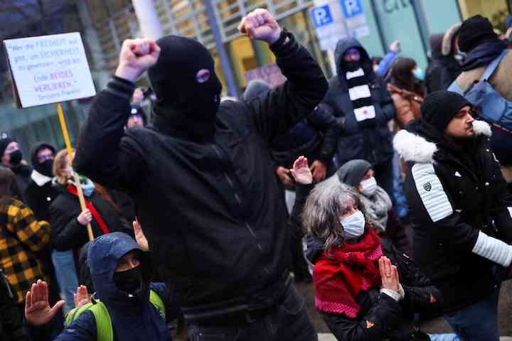 ドイツ、ワクチン接種をめぐる「市民戦争」　フェイクニュースはなぜ広まるのか（ニューズウィーク日本版） - Yahoo!ニュース