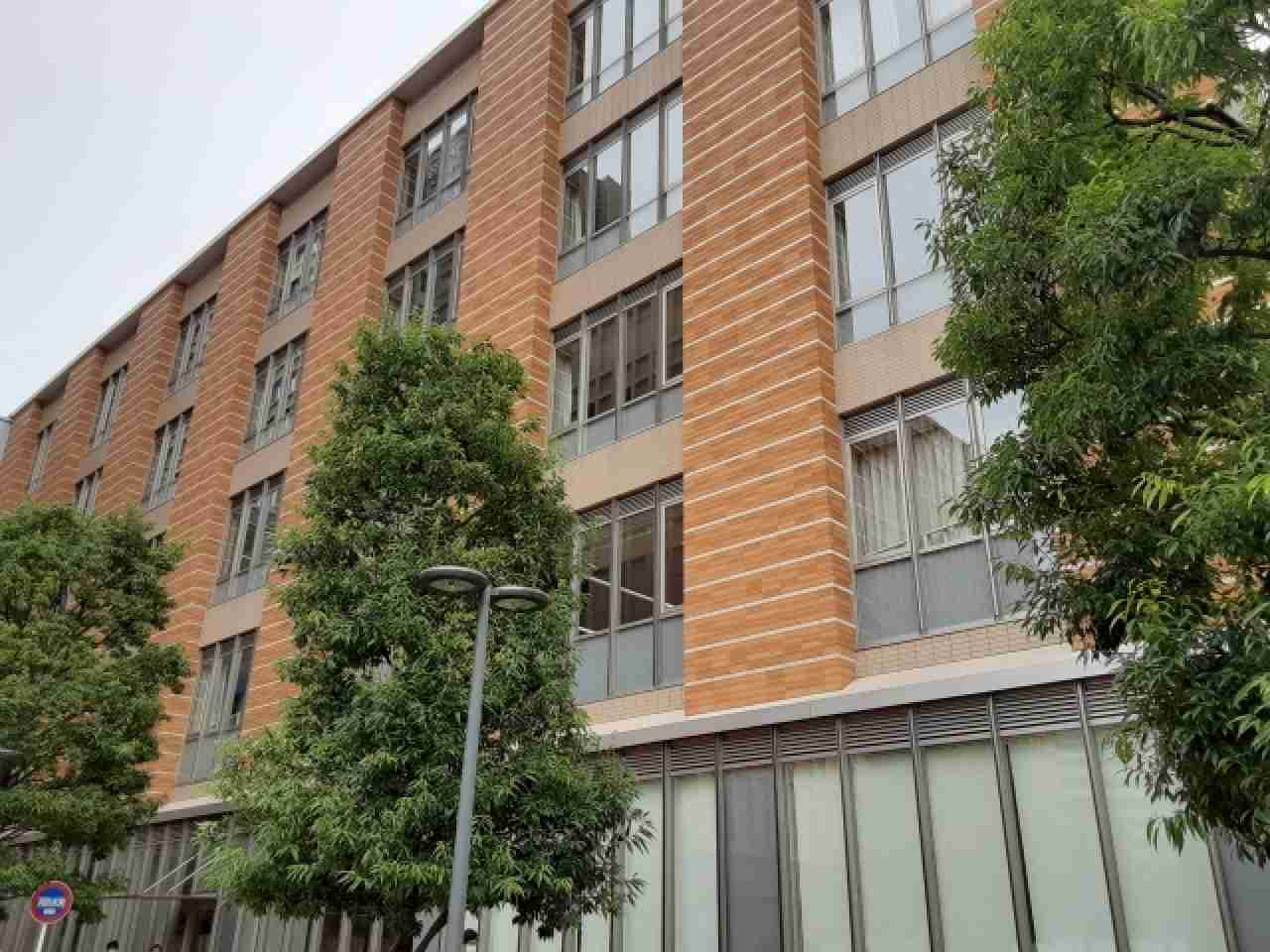 48歳母、22歳娘になりきり大学に通う 20代彼氏ができるも気付かず、娘の名前で借金も | リアルライブ
