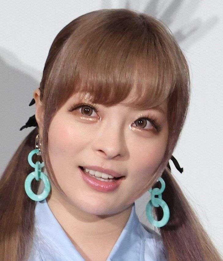 きゃりーぱみゅぱみゅ「急に肌がピリピリしてきて…」口元の写真を添え、診察可能な皮膚科の情報募る