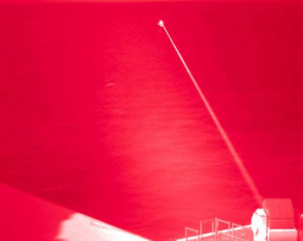 アメリカ海軍　中東アデン湾でレーザー兵器の実射試験を実施 - Yahoo! JAPAN