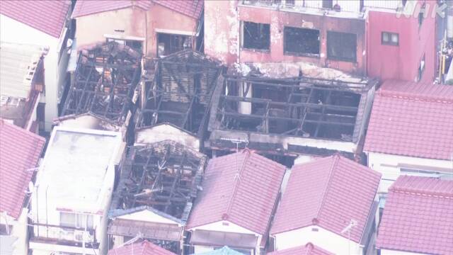 東京 江東区12棟火事 火元の住民逮捕「自殺しようと火つけた」