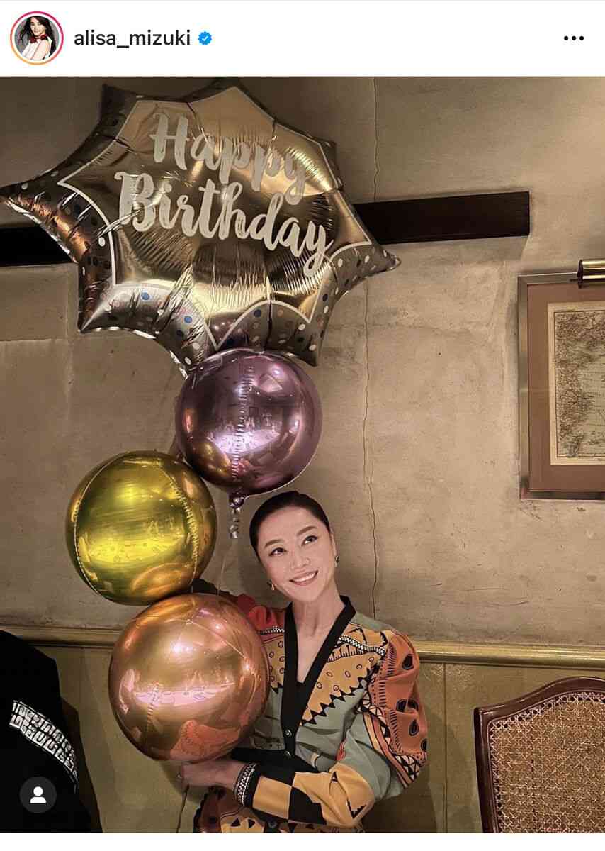 観月ありさ、祝福バルーンで５４歳の誕生日を報告「芸歴４０周年と歌手デビュー３０周年を迎えました」 : スポーツ報知