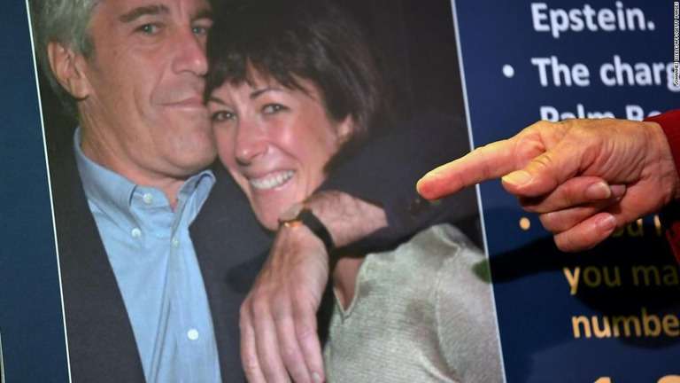 CNN.co.jp : エプスタイン被告の元パイロット、クリントン氏やトランプ氏ら乗せたと証言 - (1/2)