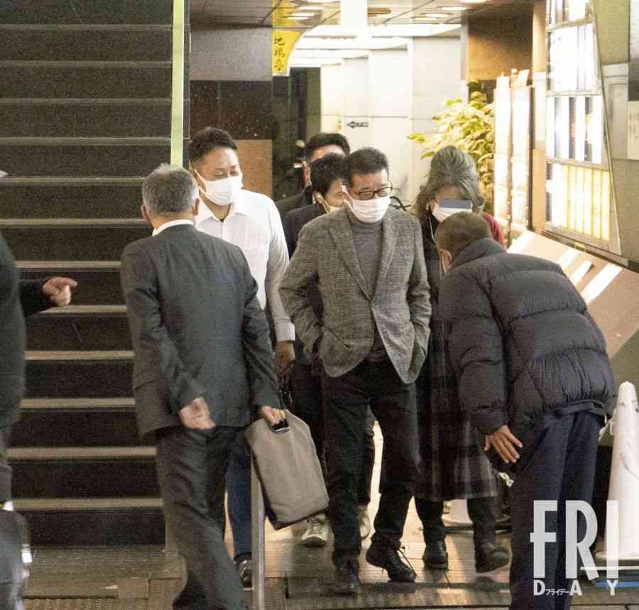 松井一郎大阪市長が維新議員30人と「焼き鳥屋で大宴会」現場！（FRIDAY） - Yahoo!ニュース