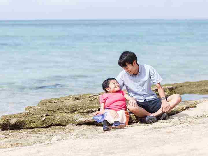 対等な関係でいたいから、私たちはペーパー離婚を選んだ／伊是名夏子さん #ふたりのはなし | MASHING UP