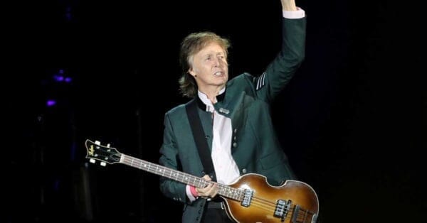 ポール・マッカートニーのベースギターが「史上最高額」５６４０万円で落札される | 東スポのニュースに関するニュースを掲載