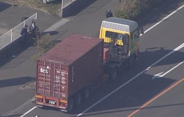 登校中の小学生がトレーラーにはねられ死亡　小学4年の10歳女児　トレーラーの運転手を現行犯逮捕