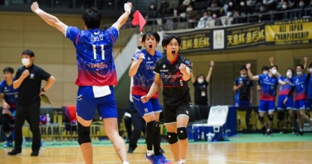バレーFC東京、突然の「活動休止」に選手の本音は？ 長期離脱中のリベロ古賀太一郎は仲間に問いかけ「思っていることを吐き出せ」 - Vリーグ - Number Web - ナンバー