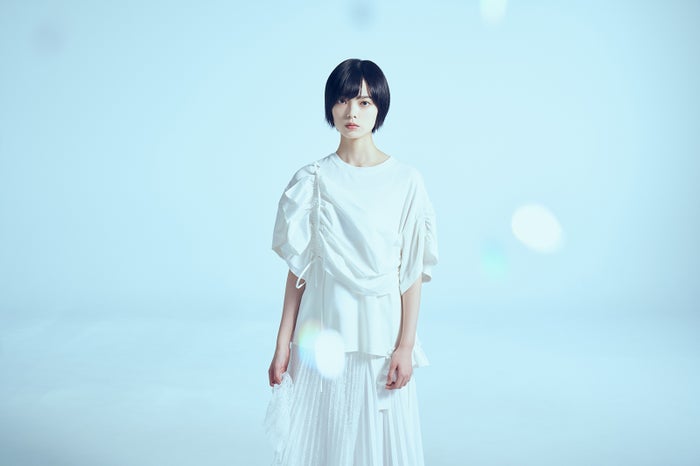 平手友梨奈、NHKドラマ初出演で主演決定　女性騎手役に挑む＜風の向こうへ駆け抜けろ＞