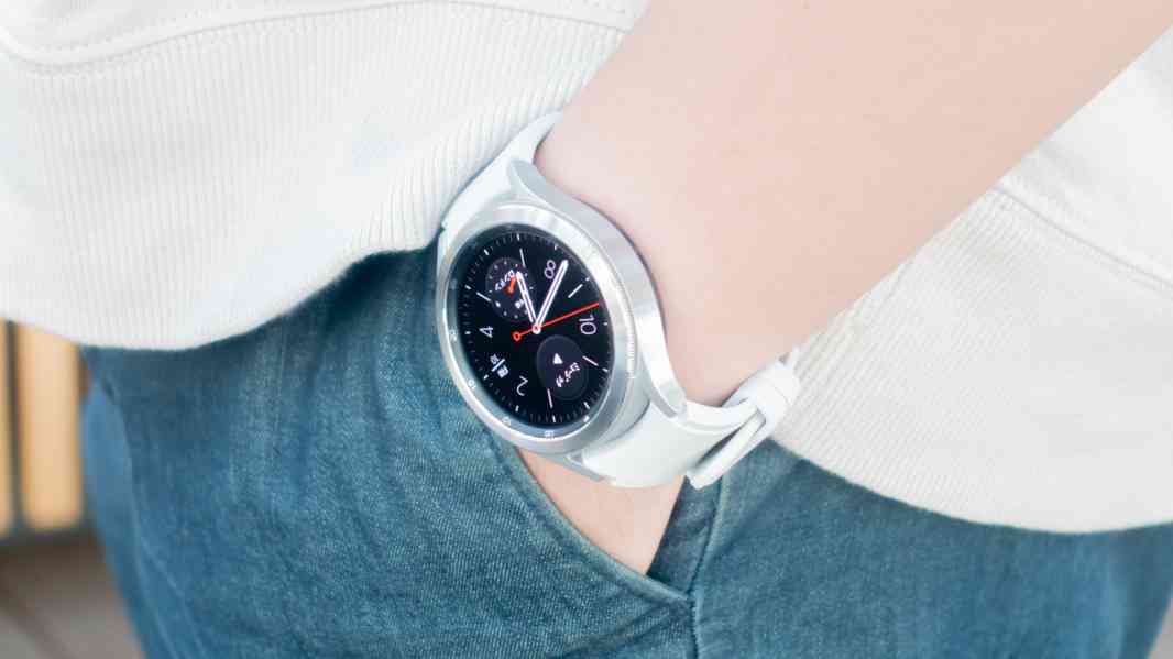 Galaxy Watch4 Classic レビュー。完成された操作性とGoogle Play対応を両立した最強のスマートウォッチ | プラスガジェット