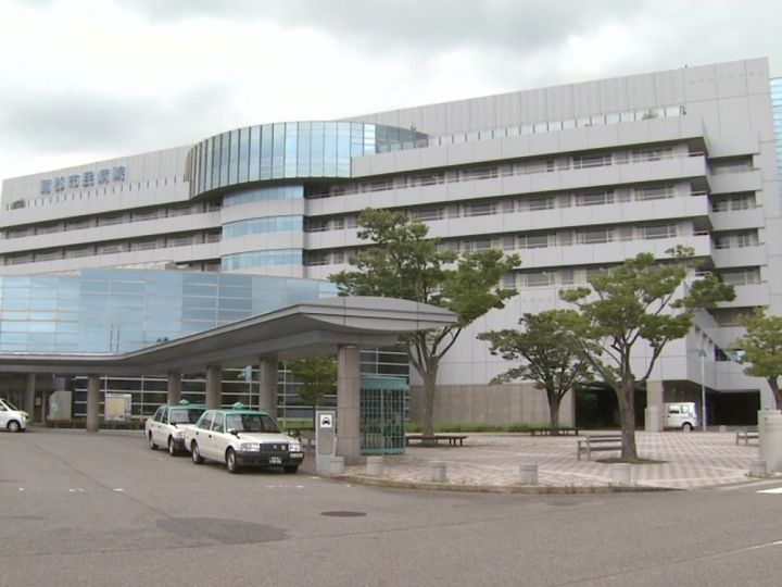 閉店間際に買い物…閉まっていた商業施設のガラス扉蹴って割る「苛立った」逮捕の32歳男性医師が減給処分 | 東海テレビNEWS