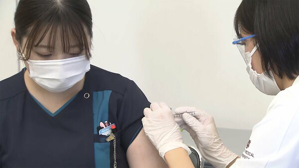 「1回目より腕の痛みが早く出た」　3回目のコロナワクチン接種　発熱で休む人も